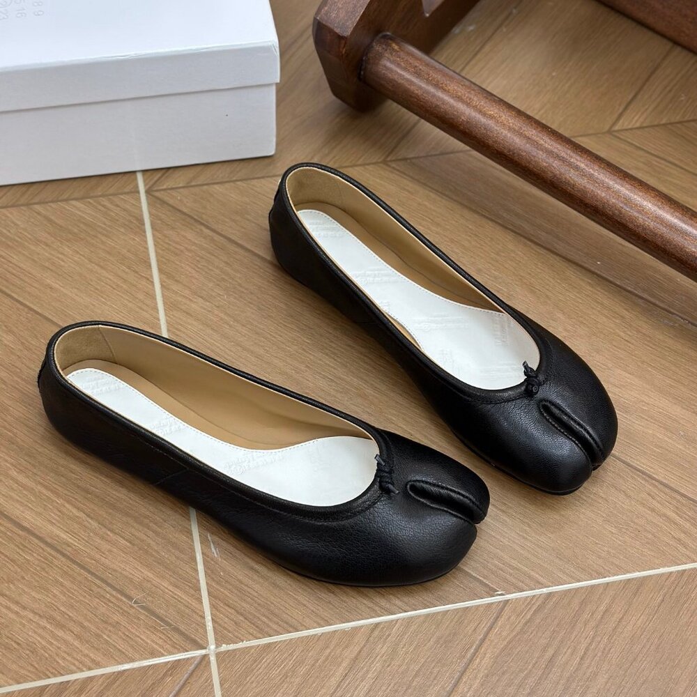 Maison Margiela Tabi Loafer | Black tabi - Picture 2 of 9